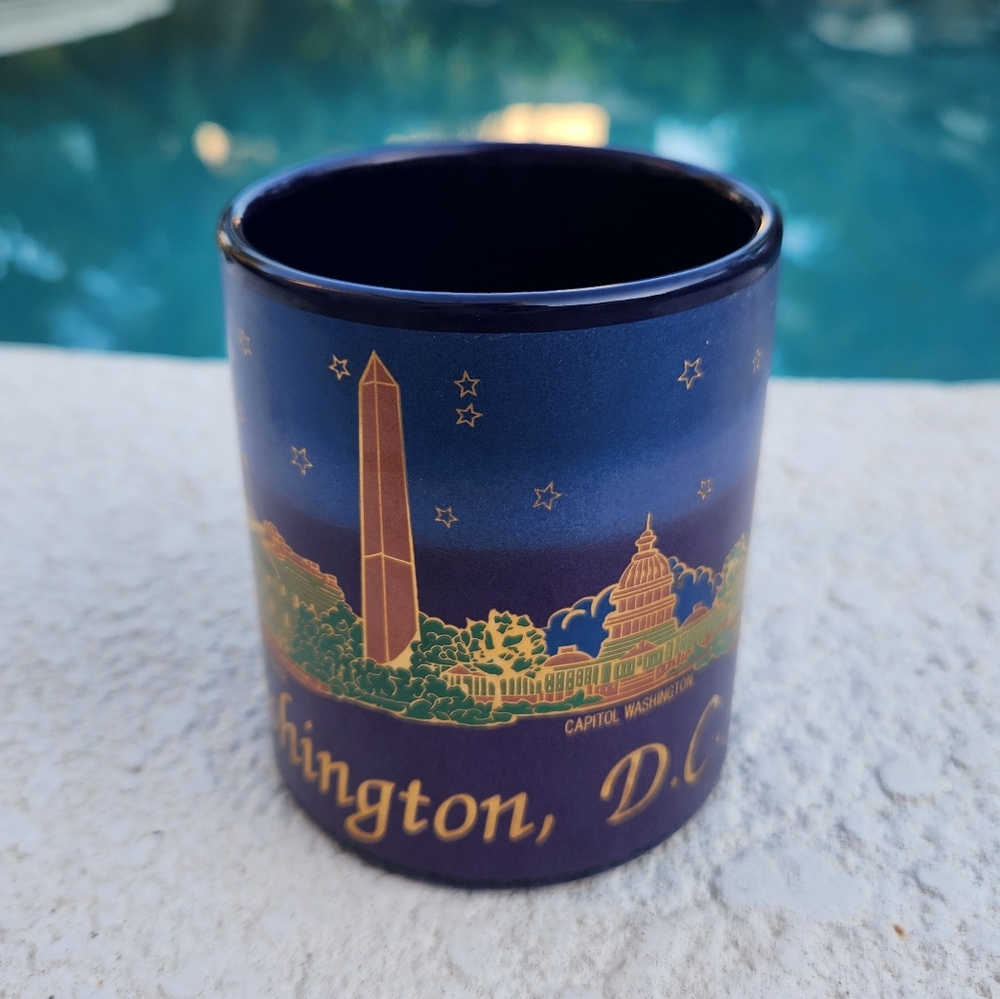 Washington D.C. Souvenir Coffee Mug - Picture 2 of 6